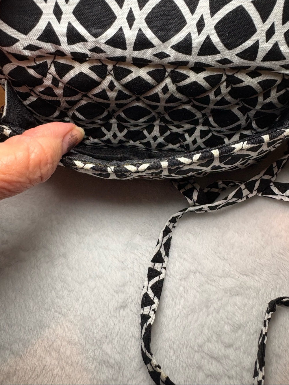 Vera Bradley Black & White Geometric Crossbody Phone Bag - Picture 5 of 8